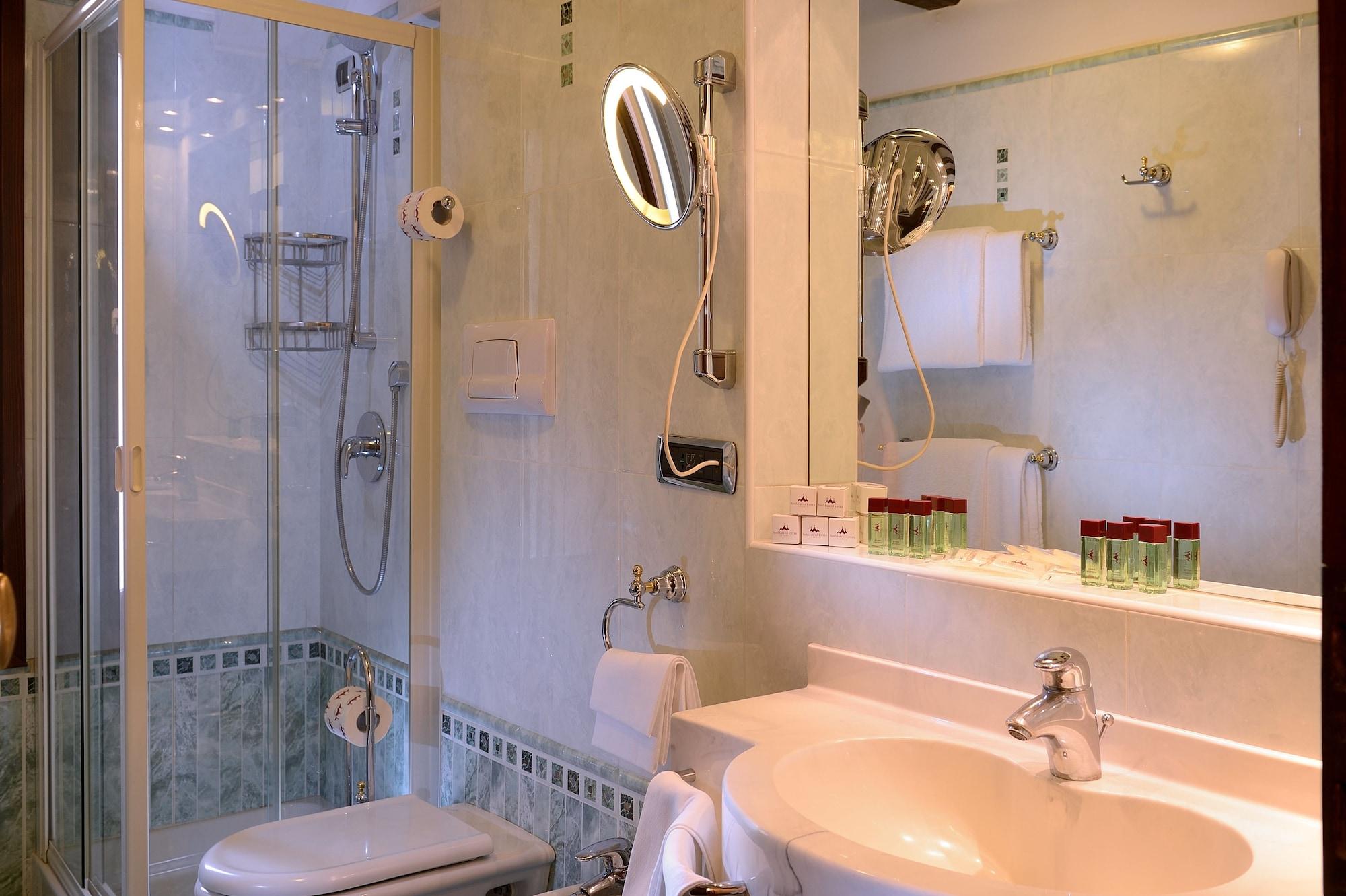 Ambassador Tre Rose Hotel Venecia