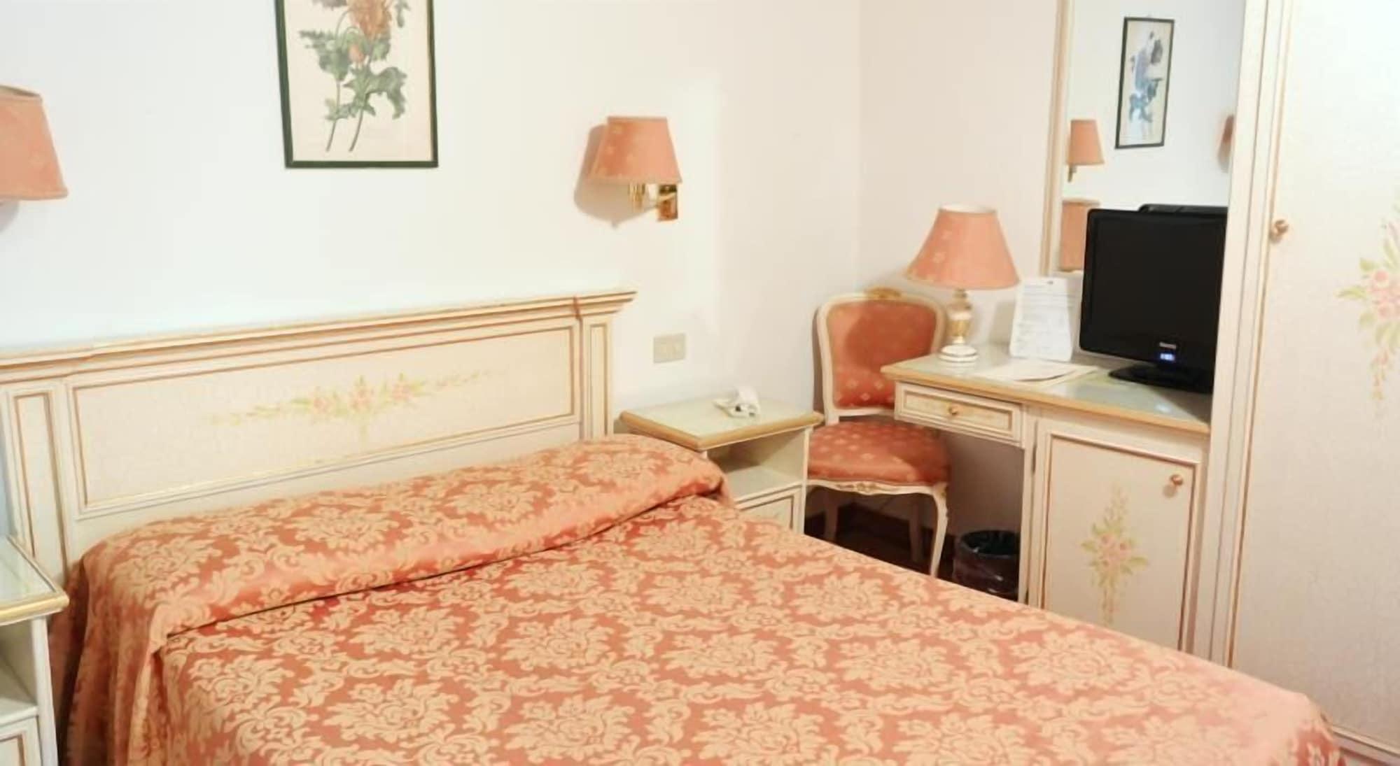Ambassador Tre Rose Hotel Venecia
