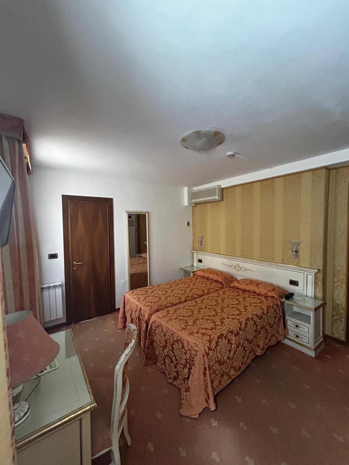 Hotel Ambassador Tre Rose Venecia