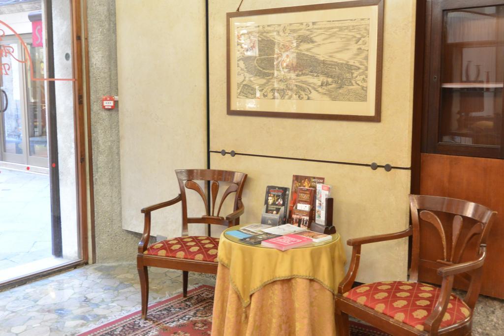 Ambassador Tre Rose Venecia