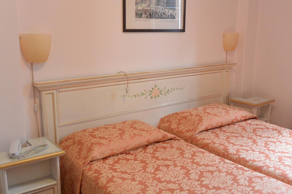 Hotel Ambassador Tre Rose Venecia