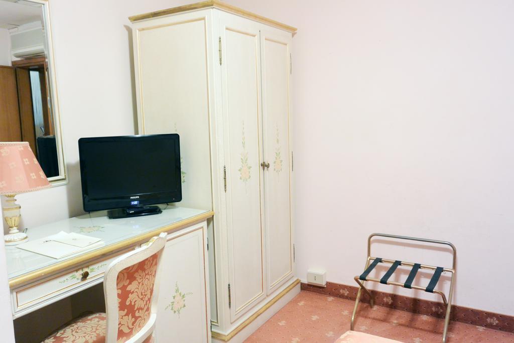 Hotel Ambassador Tre Rose Venecia