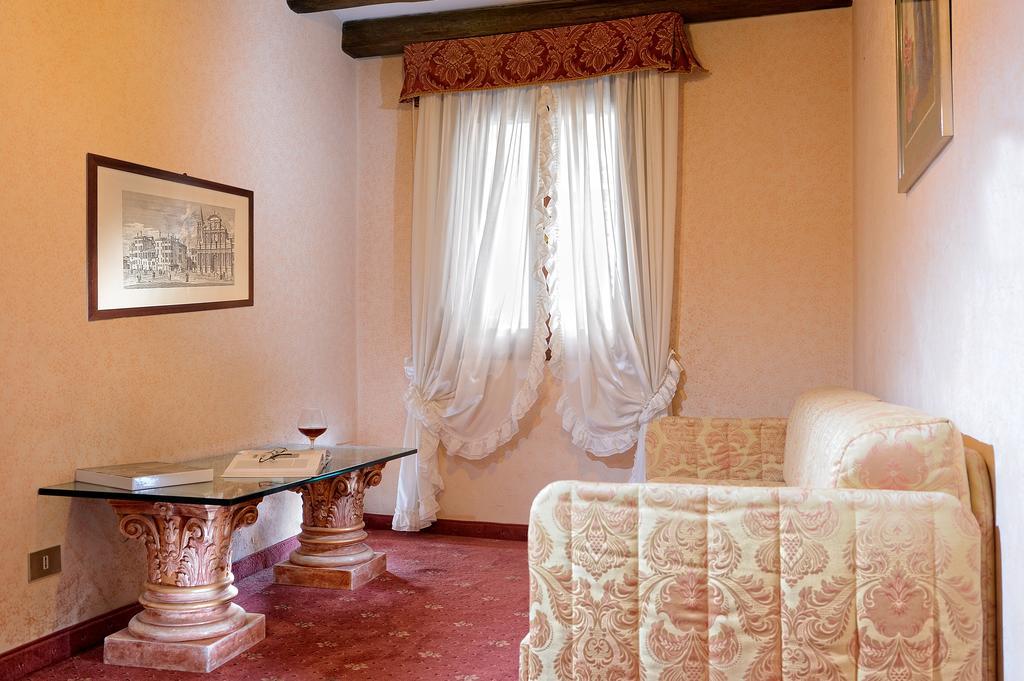 Hotel Ambassador Tre Rose Venecia