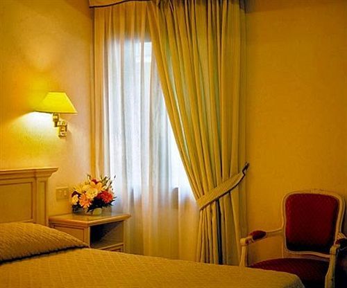 Hotel Ambassador Tre Rose 3*