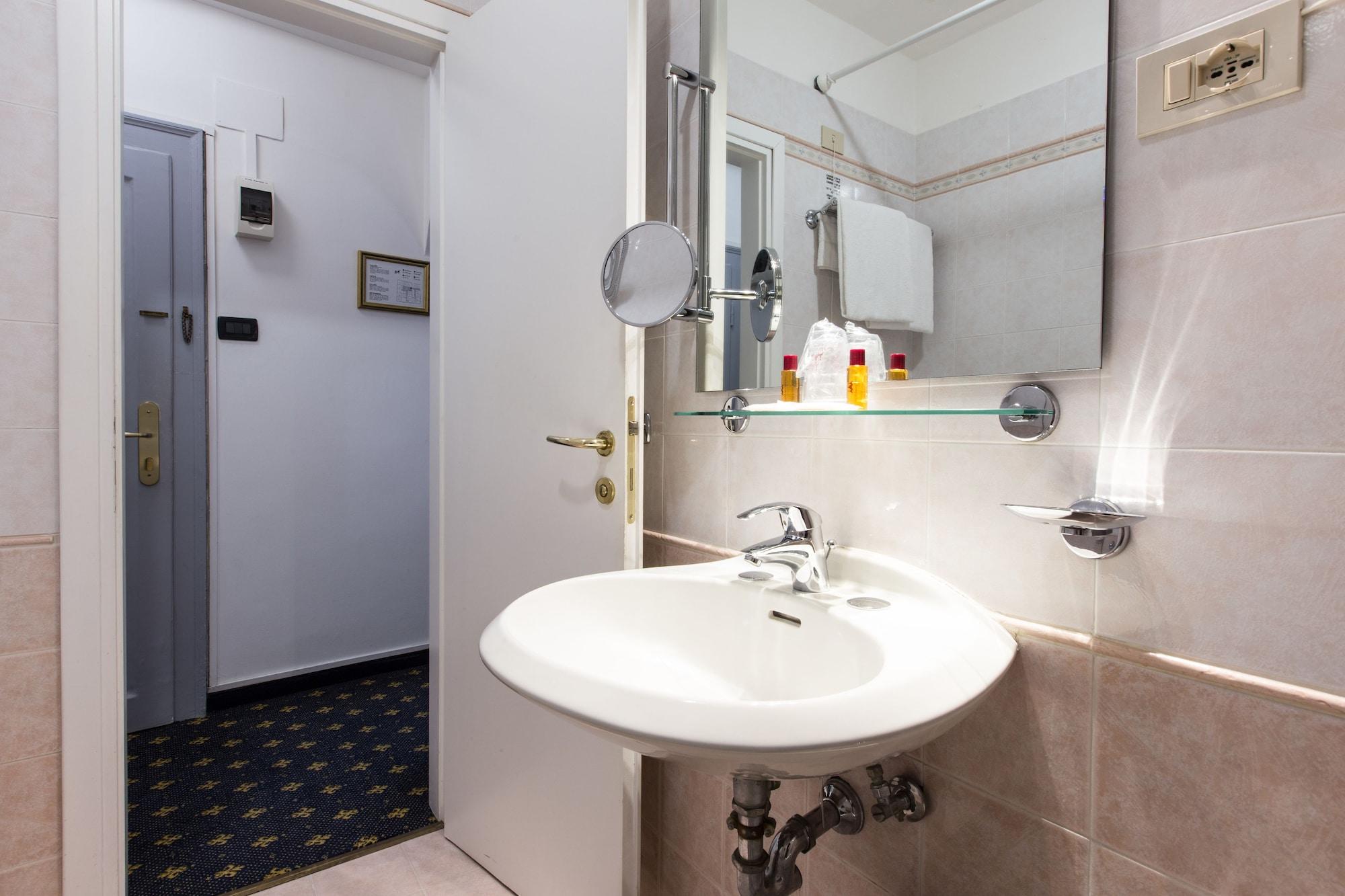 Ambassador Tre Rose 3* Venice