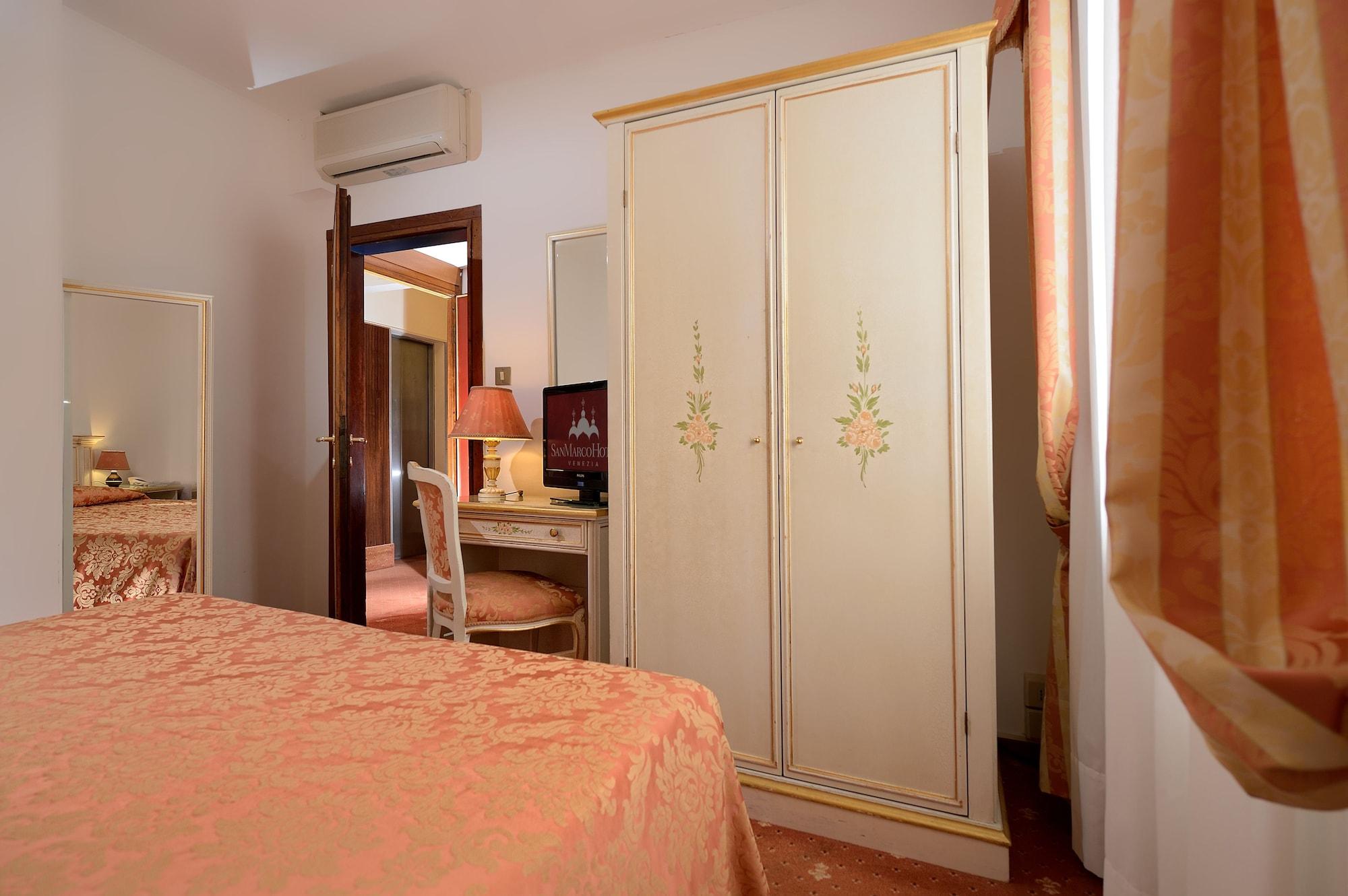 Ambassador Tre Rose Hotel Venice